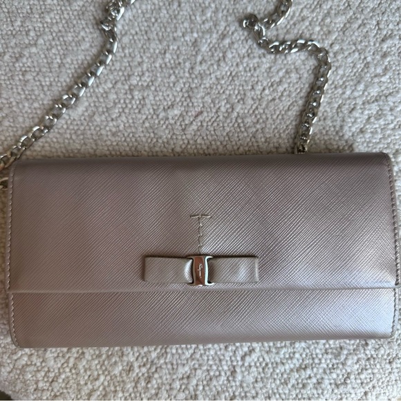 Salvatore Ferragamo Bow Wallet - Picture 1 of 6